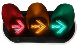 掉头红灯直行绿灯可以直行吗 直行灯亮时掉头车道可以直行吗