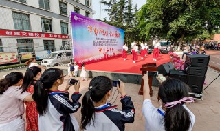 成都市十佳中学简介 和什么学校并列