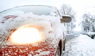 下雪天停了一夜的车如何养护启动 雪后露天停放的汽车要怎么保养