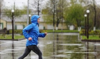 下雨天可以在室外跑步吗 不能在室外跑步