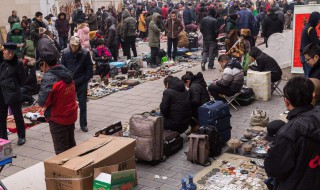 地摊上最吸引女人的是啥东西 多半人想不到