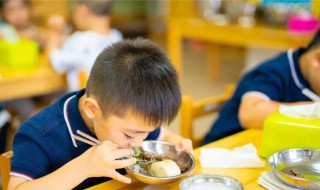 帮助幼儿吃饭方法 帮助幼儿吃饭的经验分享