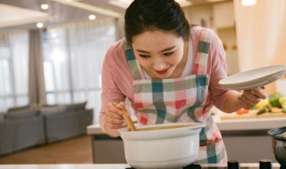 鸡蓉银耳羹怎么做 鸡蓉银耳汤的做法