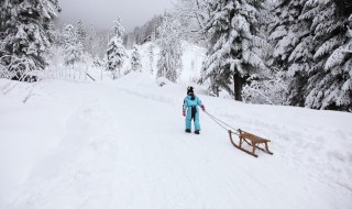 滑雪可以戴隐形眼镜吗 去滑雪能不能戴隐形眼镜