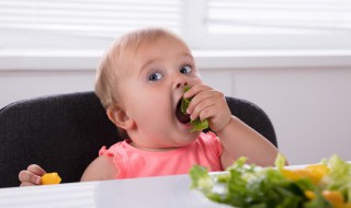 宝宝几个月可以吃辅食 几个月宝宝可以吃辅食