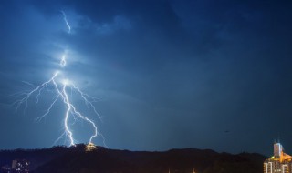 雷雨前雷声隆隆地响原因是什么 雷雨前雷声隆隆地响是什么原因