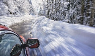 冬天冰面开车 冬天冰雪路面驾驶注意