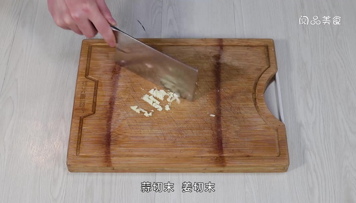 肉末榨菜炒蚕豆的做法 肉末榨菜炒蚕豆怎么做