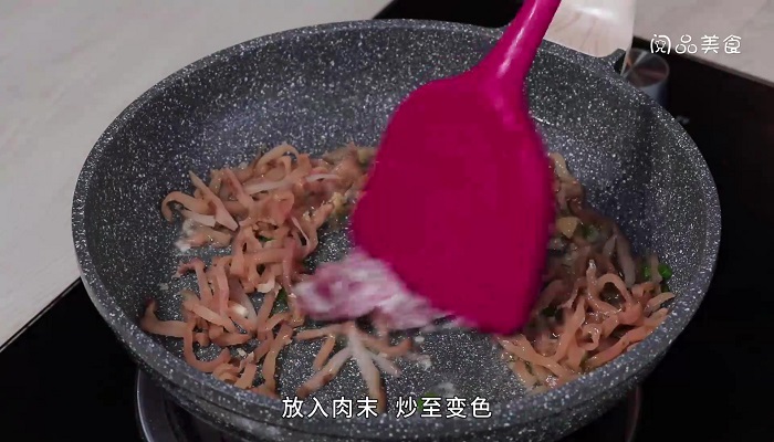 肉末榨菜炒蚕豆的做法 肉末榨菜炒蚕豆怎么做