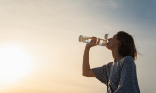 水杯里面有碱怎么去除 水杯里的水垢怎么去掉