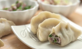 速冻水饺可以蒸着吃吗，速冻饺子是冷水下锅吗