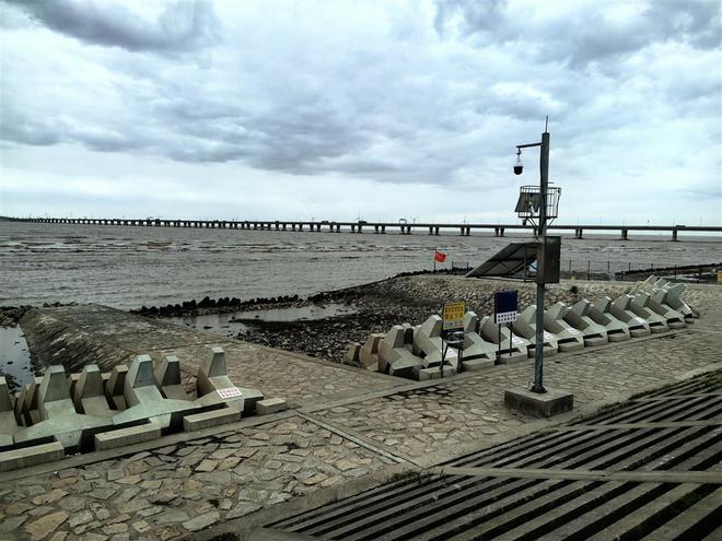 重走上海4岁半女童失联海滩：搜索范围已在7公里外，居民称附近曾有游客遇险