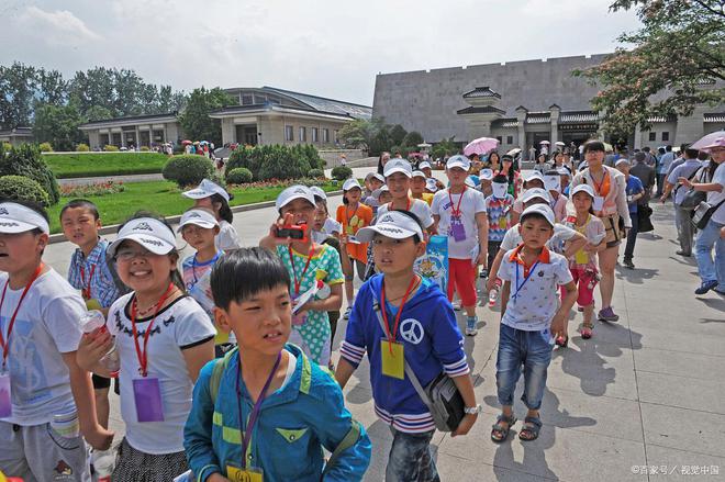 重庆一家长拒绝孩子参加1200元研学，被老师移出群，责任人被处理