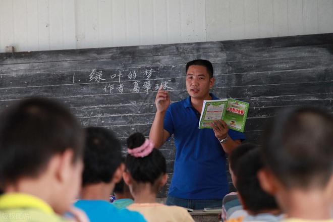 曾跟着我实习的学生，后来是教育杂志总编，老师的文章他都不让用