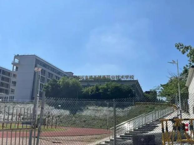 咋回事？广东一学校近700名新生集体退学，当地教育局最新回应！