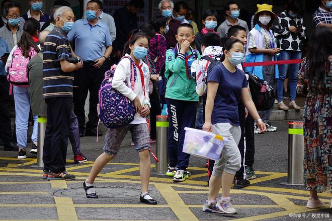 放假通知！中小学寒假放假时间敲定，学生激动不已，家长有些难受