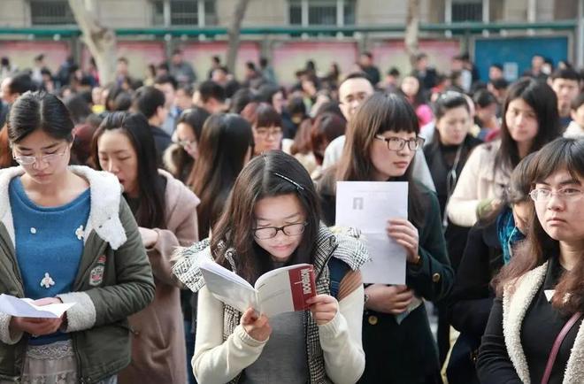 体制内普通毕业生已受限，不止考公，底层家庭出身在国企中也很难