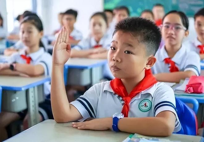 教育厅传来好消息，预计11月起调整中小学上课时间，学生喜笑颜开