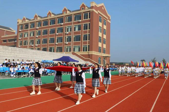 点燃青春之火，放飞梦想之筝——胶州市空港中学举行第一届秋季田径运动会