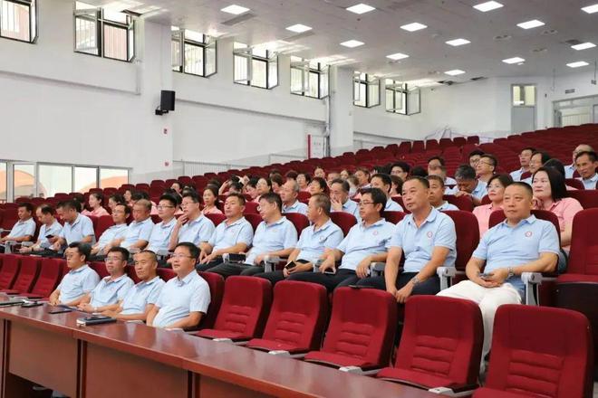 做幸福的空港人——胶州市空港中学庆祝第39个教师节