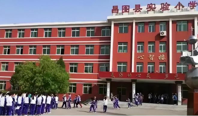 铁岭某小学全班罢课，评论区“圣母”多，换成自己恐怕早就跳脚