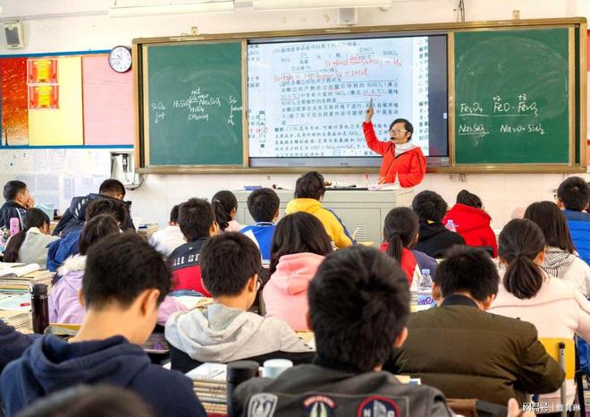 老师反映学生不听话，家长直接发了一段《鸣龙少年》，老师气晕了