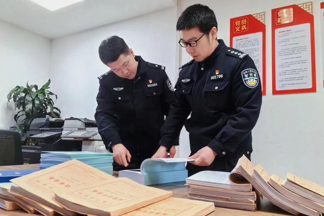 上海警方侦破侵犯芯片技术商业秘密案， 抓获犯罪嫌疑人14名