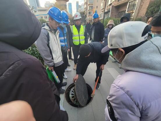 检验改造效果！香港中路街道验收老旧小区改造项目