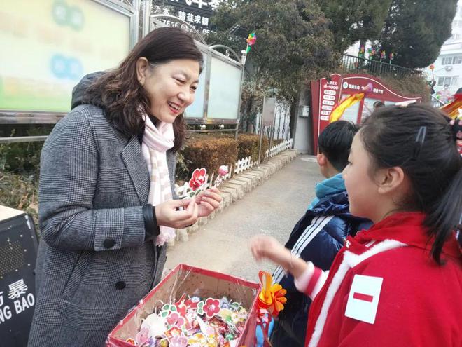 龙行龘龘贺新年 生生长长爱家国——青岛重庆路第二小学举行迎新年主题实践活动